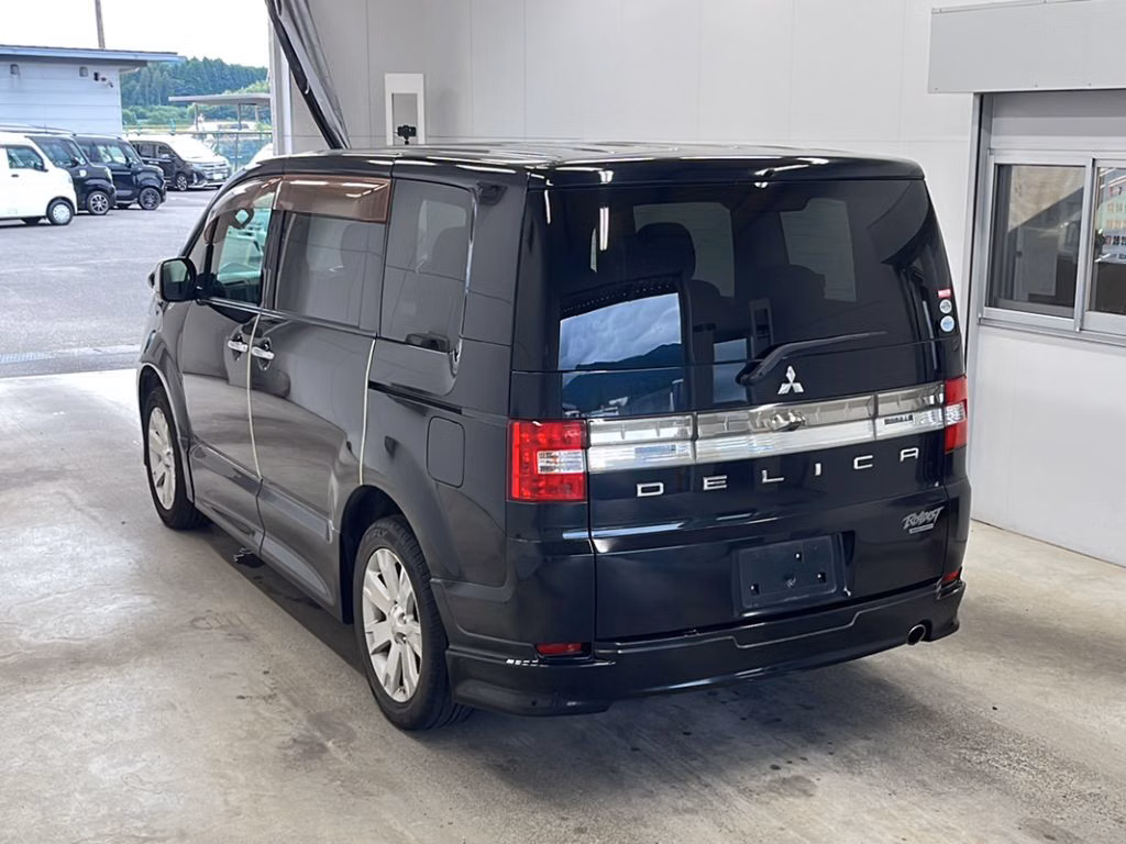 MITSUBISHI DELICA D:5