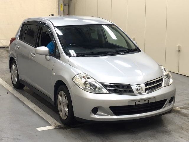 NISSAN TIIDA