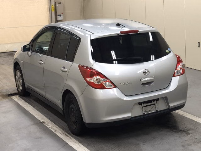 NISSAN TIIDA