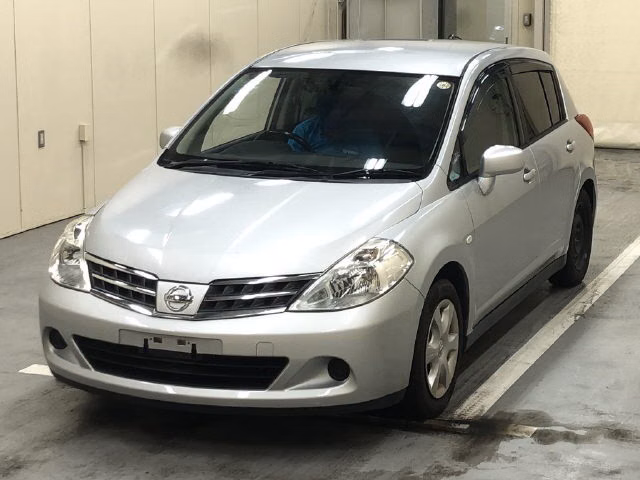 NISSAN TIIDA