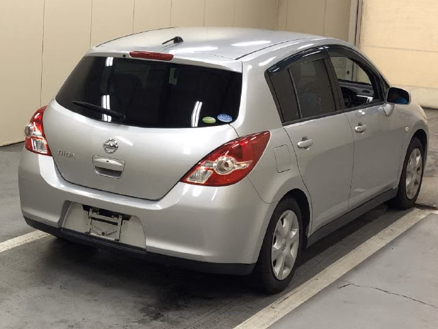 NISSAN TIIDA