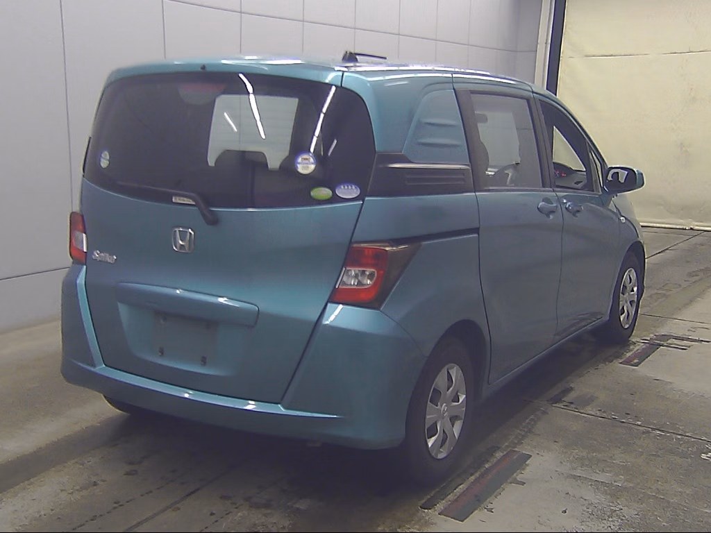 HONDA FREED SPIKE