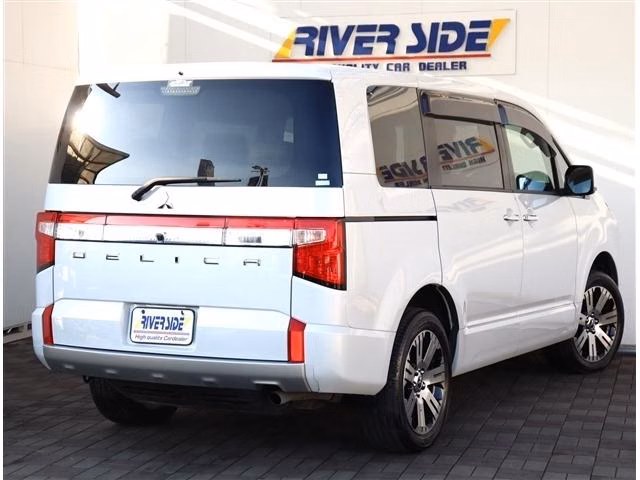Mitsubishi Delica D:5
