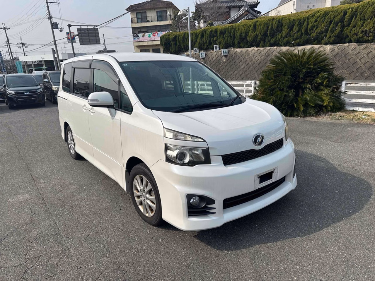 TOYOTA VOXY