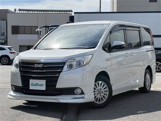 TOYOTA NOAH