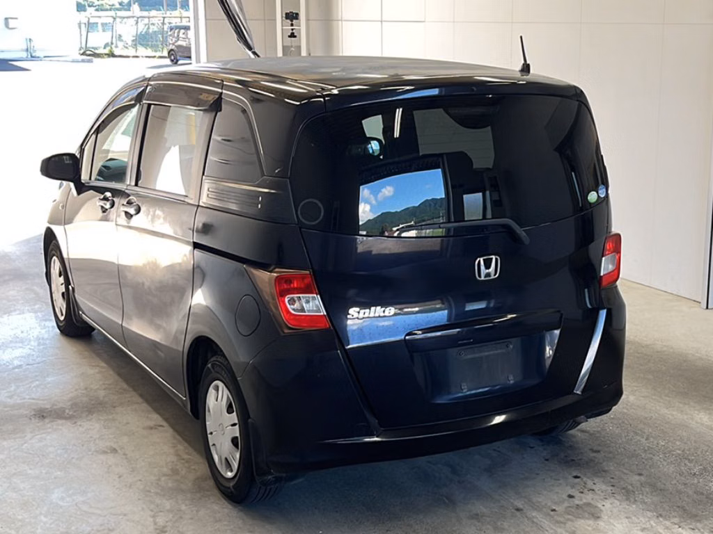 HONDA FREED SPIKE