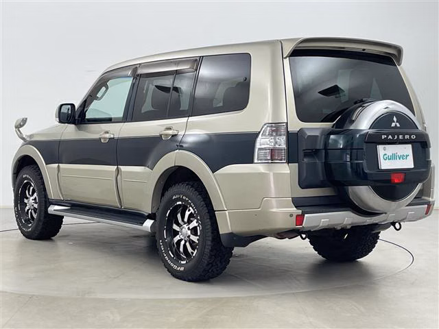MITSUBISHI PAJERO