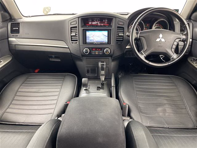 MITSUBISHI PAJERO