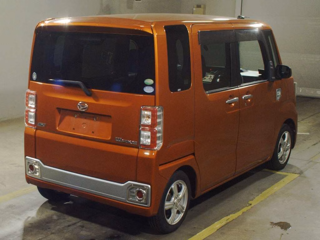 DAIHATSU WAKE