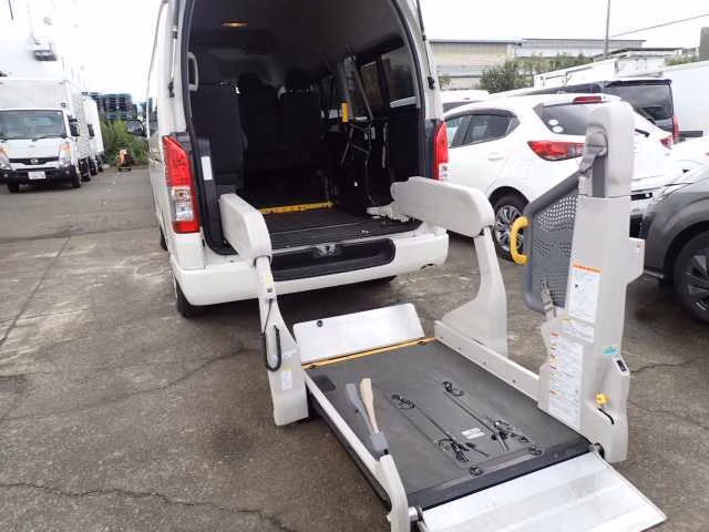 TOYOTA REGIUS ACE