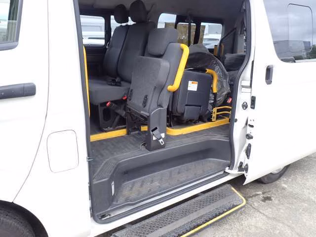TOYOTA REGIUS ACE