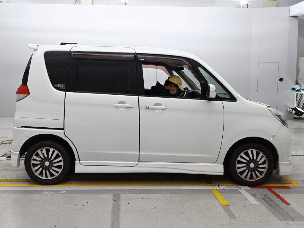 MITSUBISHI DELICA D:2