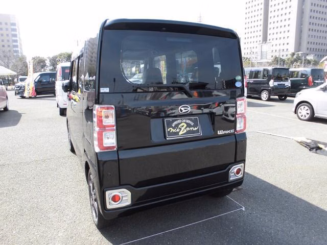 DAIHATSU WAKE