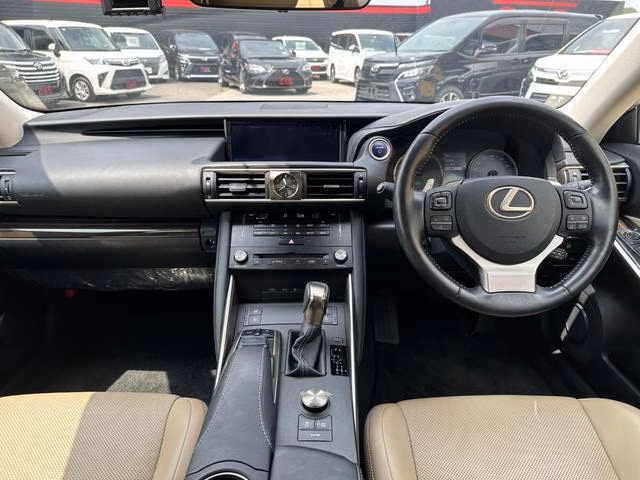 Lexus IS300h