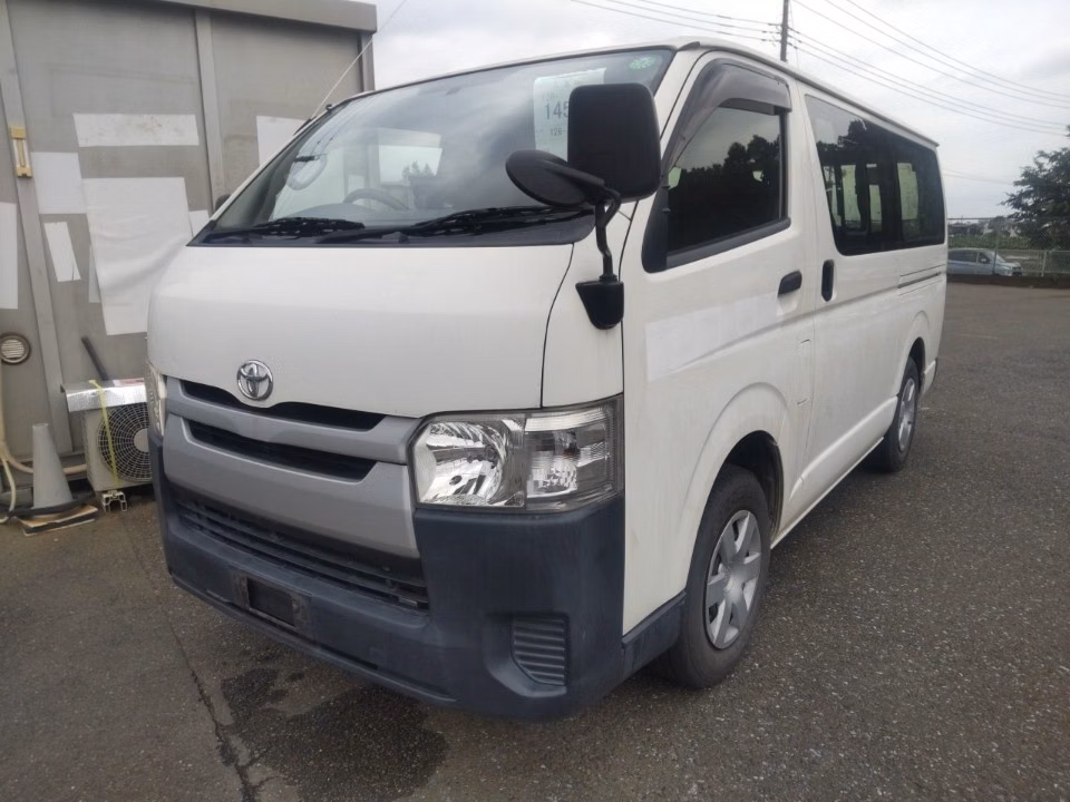 TOYOTA REGIUS ACE