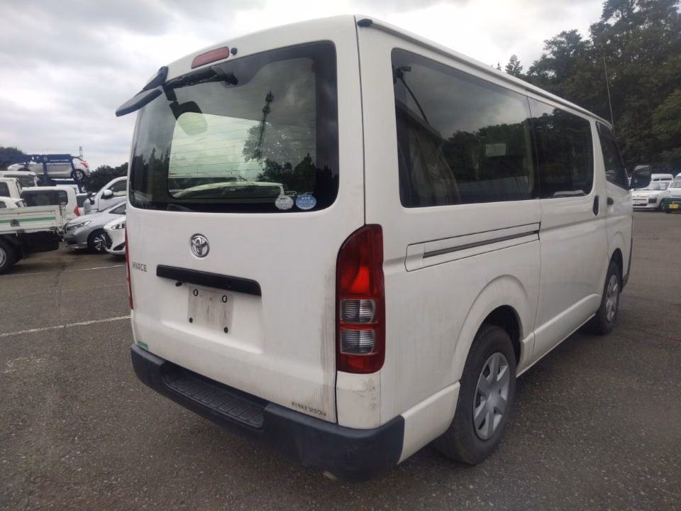 TOYOTA REGIUS ACE
