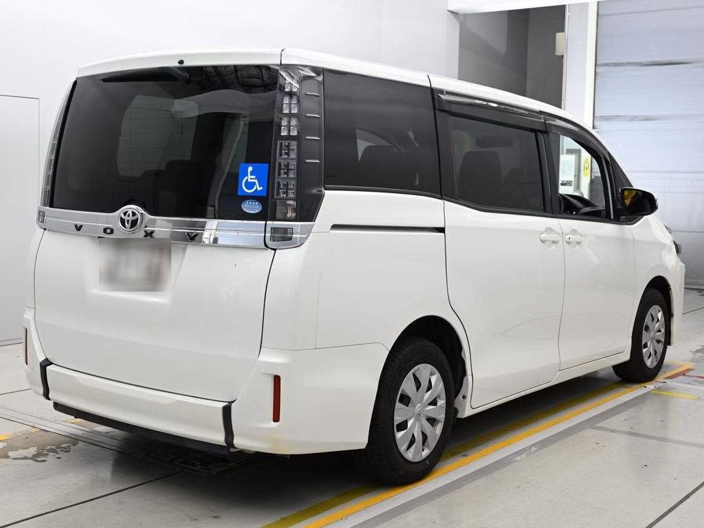 TOYOTA VOXY