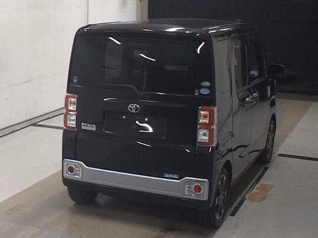 TOYOTA PIXIS MEGA