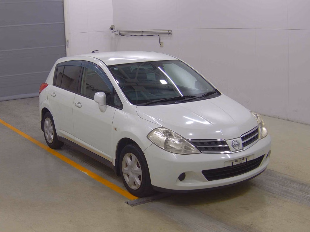NISSAN TIIDA