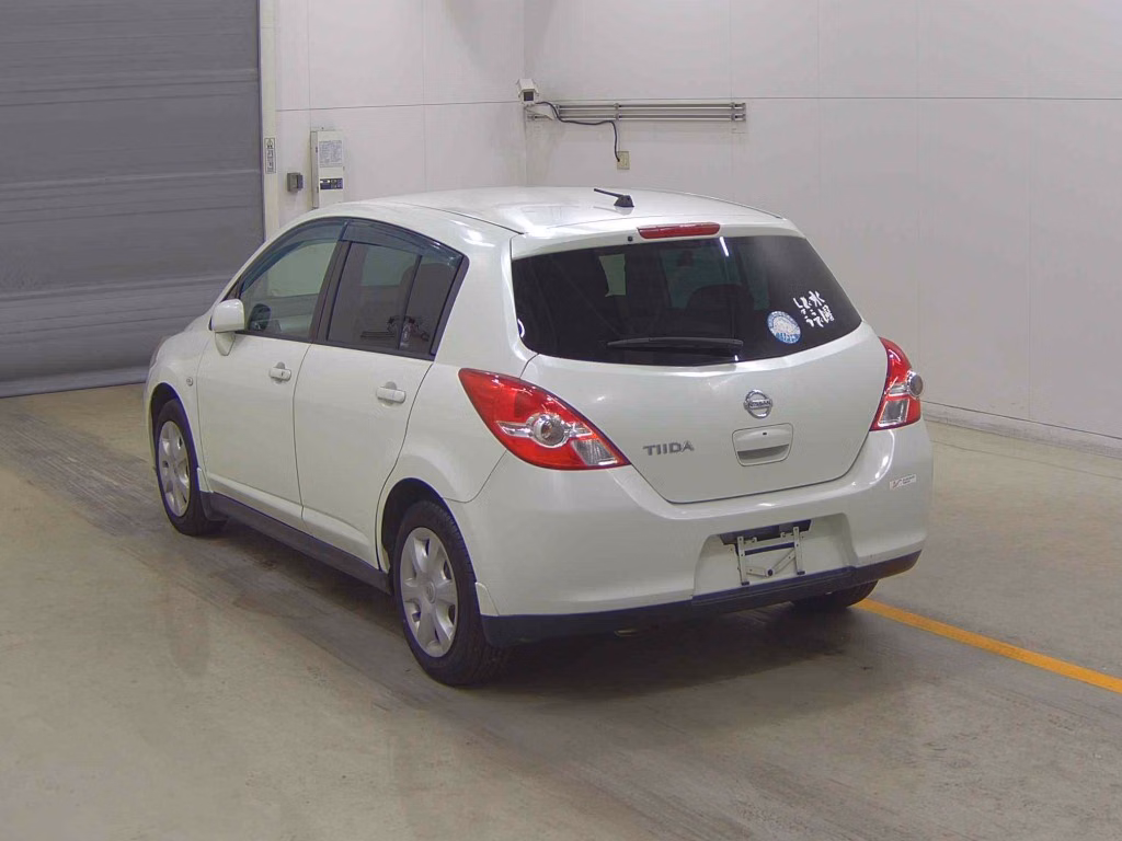 NISSAN TIIDA