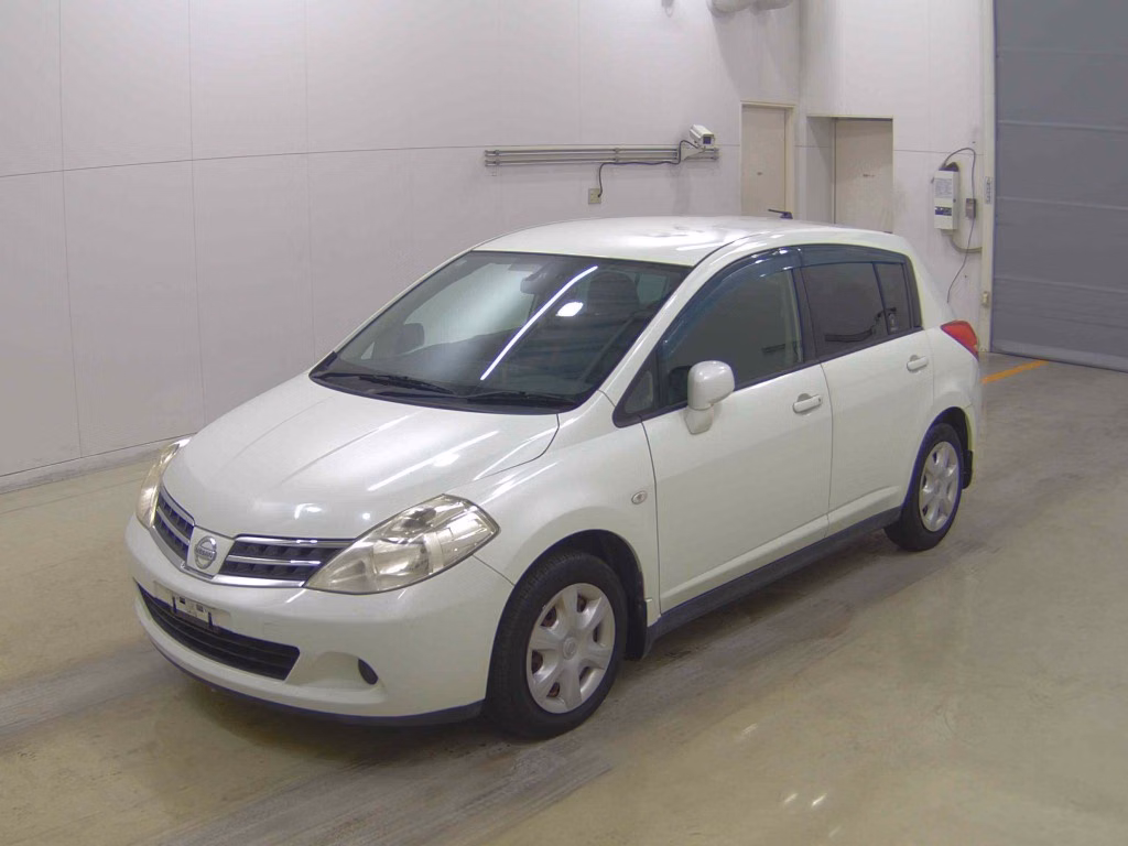 NISSAN TIIDA