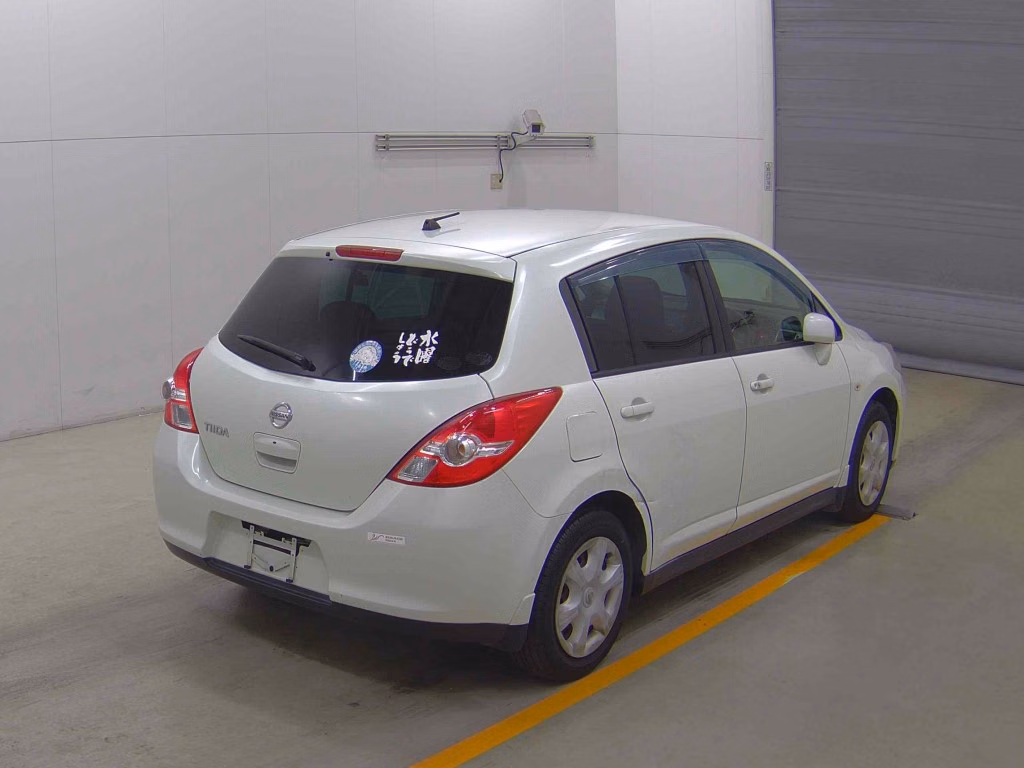 NISSAN TIIDA