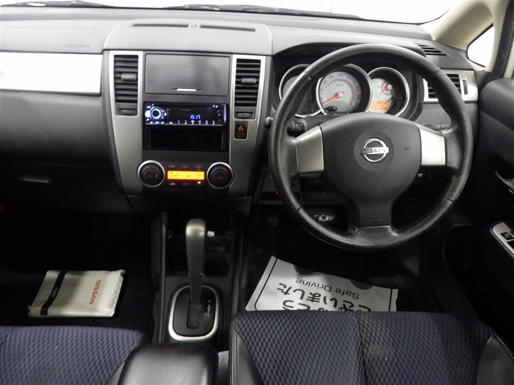 NISSAN TIIDA