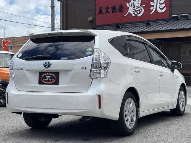 TOYOTA PRIUS ALPHA