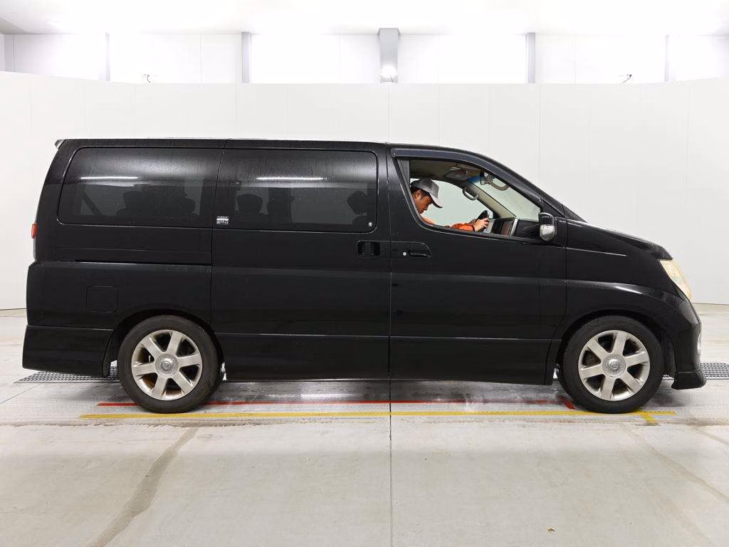 NISSAN ELGRAND