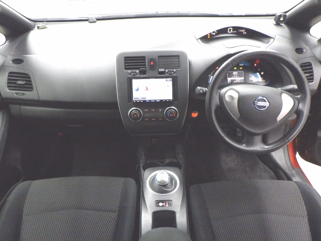 NISSAN LEAF
