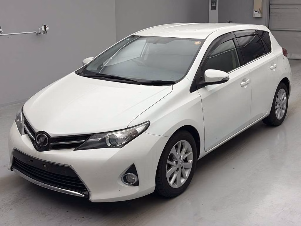 TOYOTA AURIS