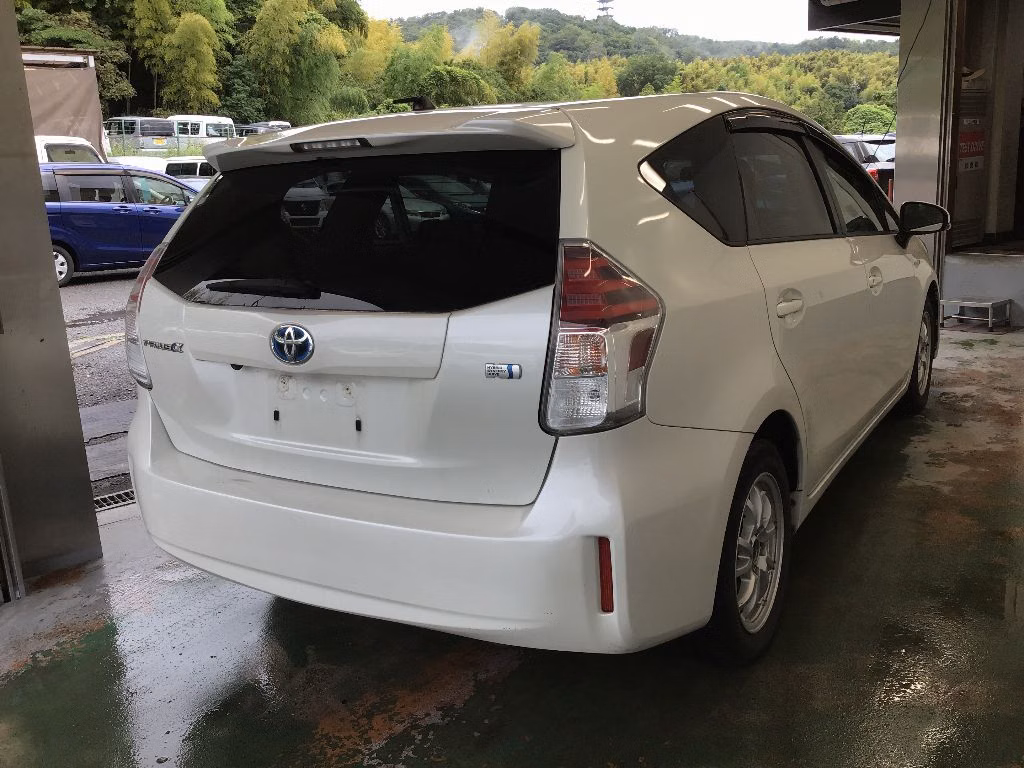 TOYOTA PRIUS ALPHA