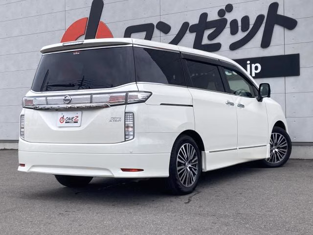 NISSAN ELGRAND