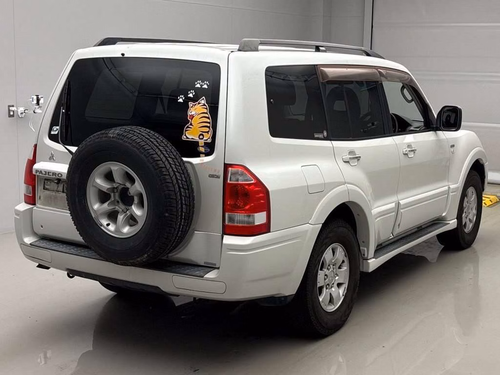 MITSUBISHI PAJERO