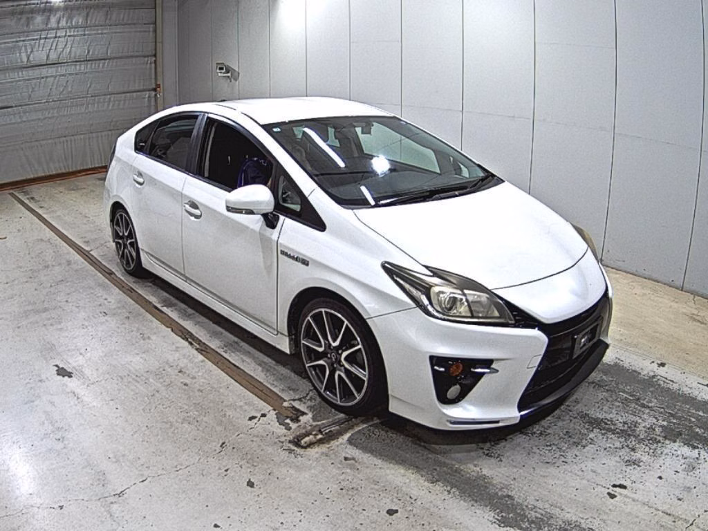 TOYOTA PRIUS
