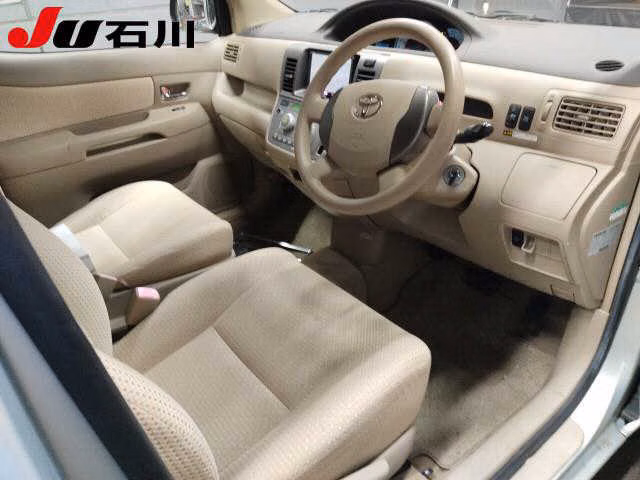 TOYOTA RAUM