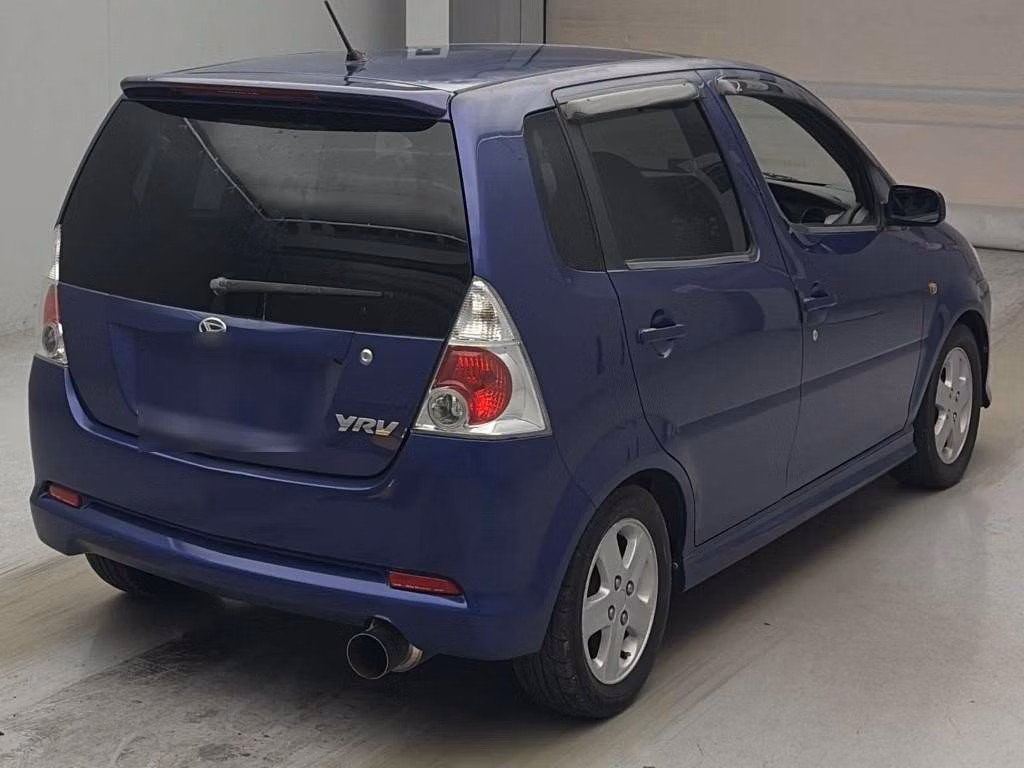 DAIHATSU YRV