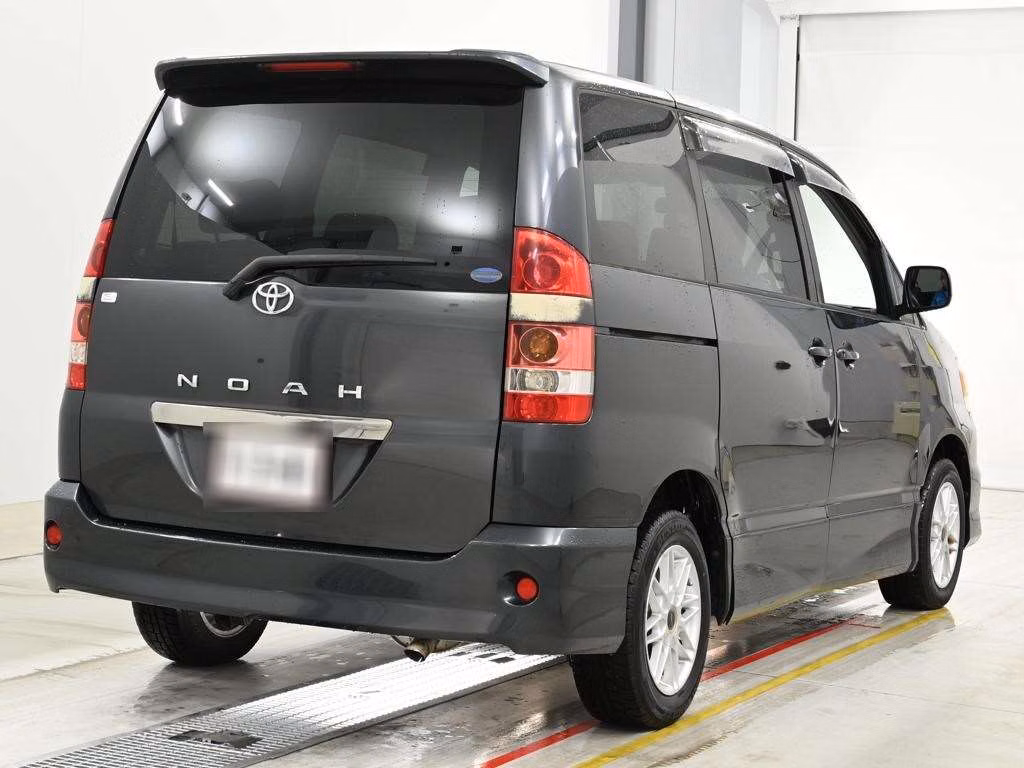 TOYOTA NOAH
