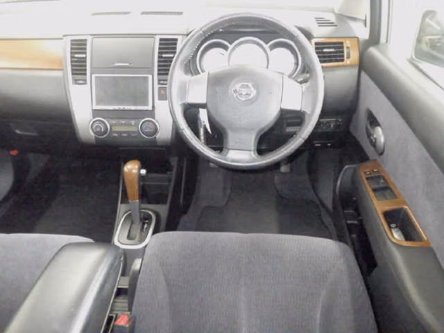 NISSAN TIIDA LATIO