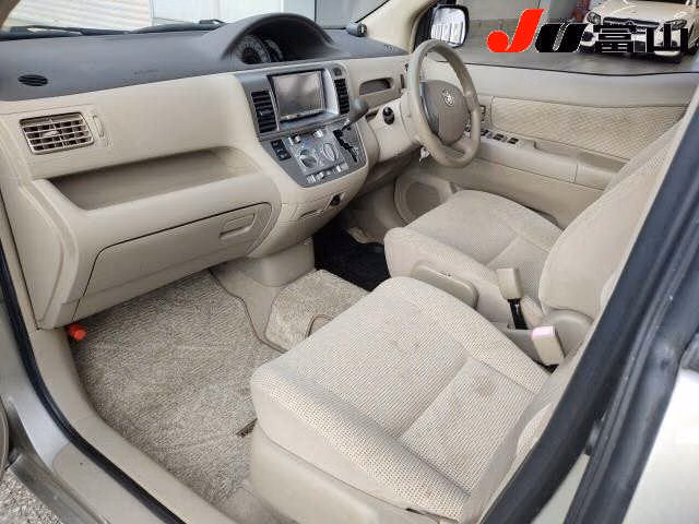 TOYOTA RAUM