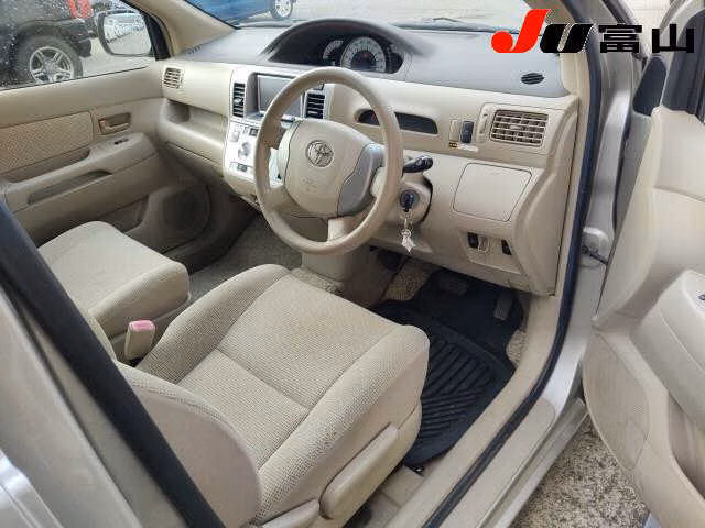 TOYOTA RAUM
