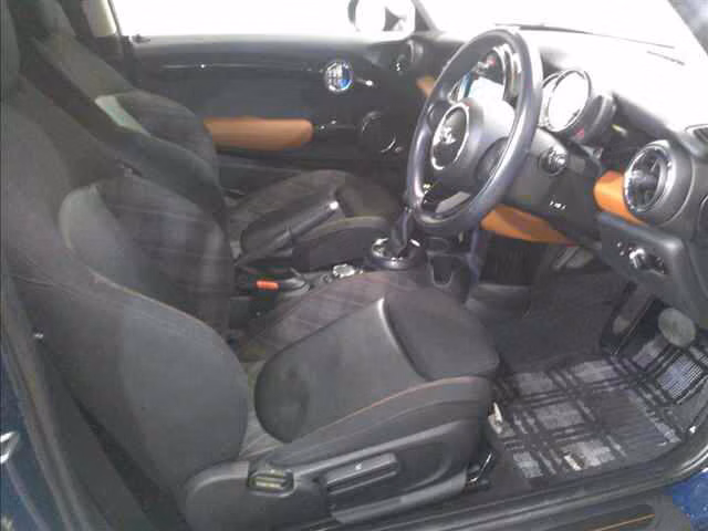 MINI HATCH