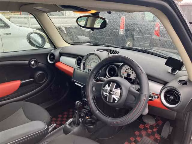 MINI HATCH