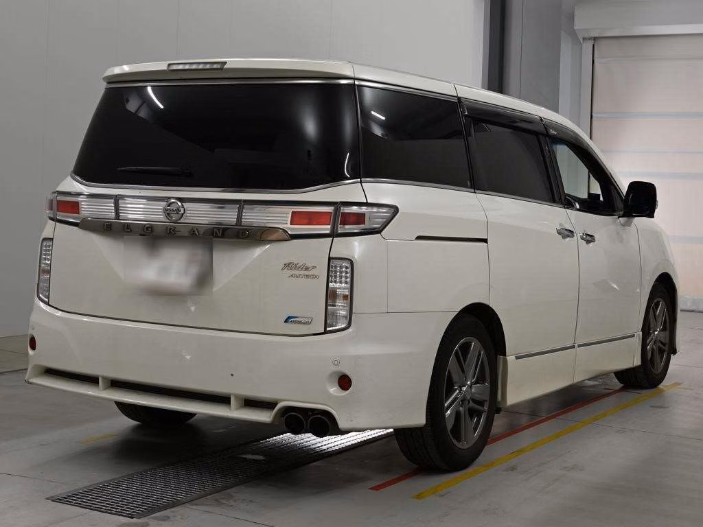 NISSAN ELGRAND