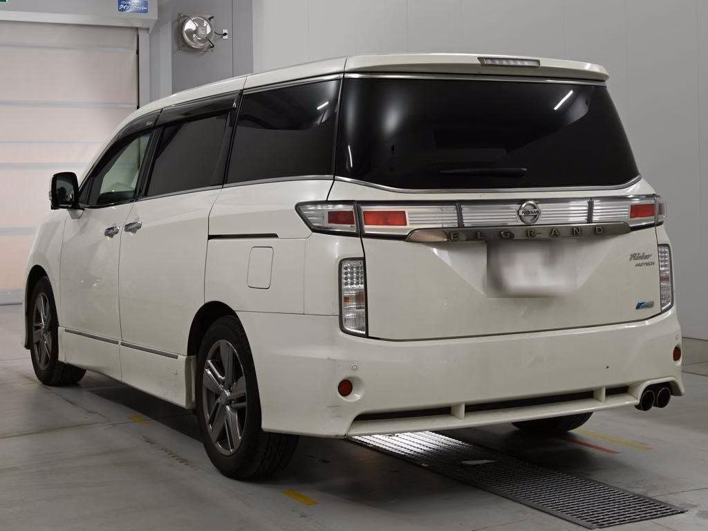 NISSAN ELGRAND