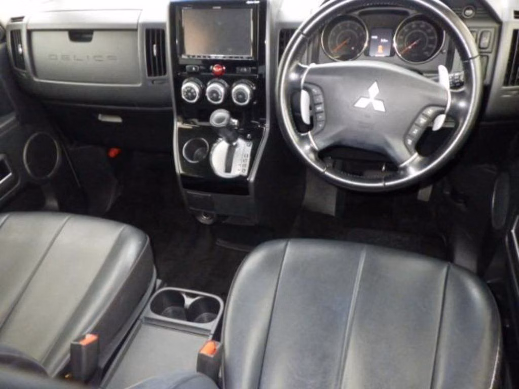 MITSUBISHI DELICA D:5