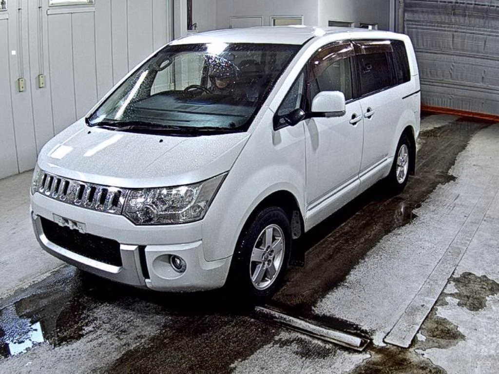 MITSUBISHI DELICA D:5