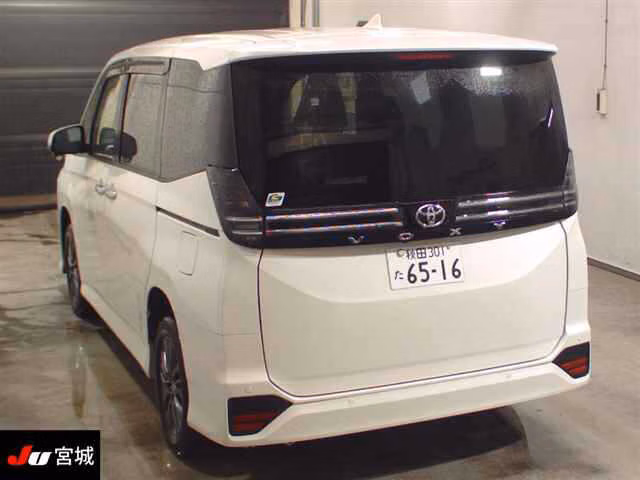 TOYOTA VOXY