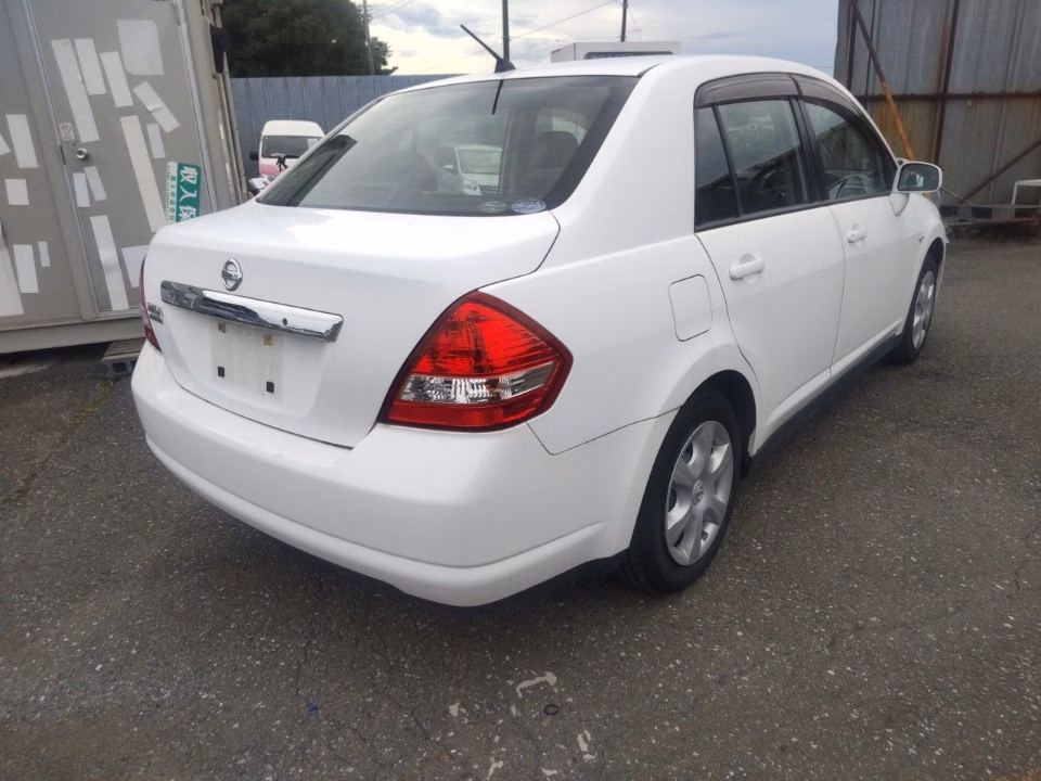 NISSAN TIIDA LATIO