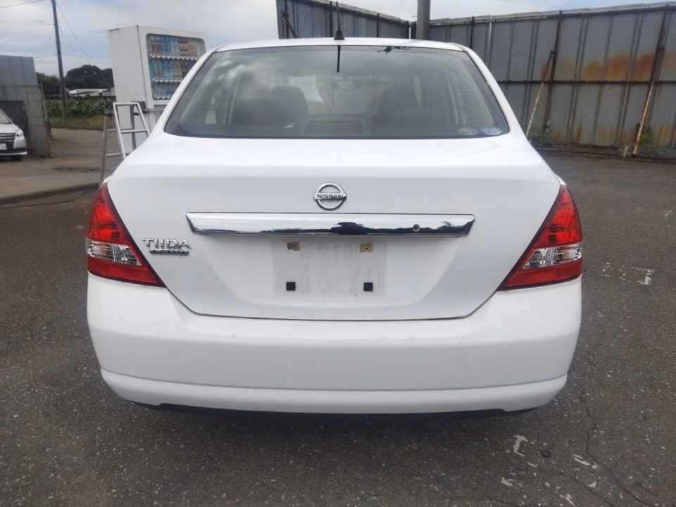 NISSAN TIIDA LATIO
